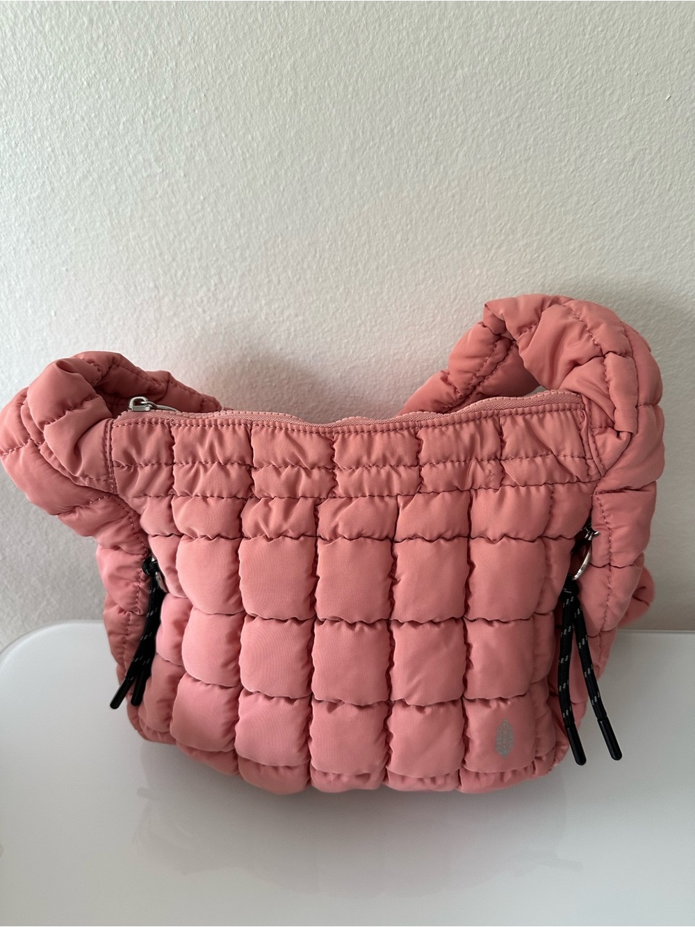 Free People Movement Carryall pink quilted bag. New, without tag. - Picture 15 of 15